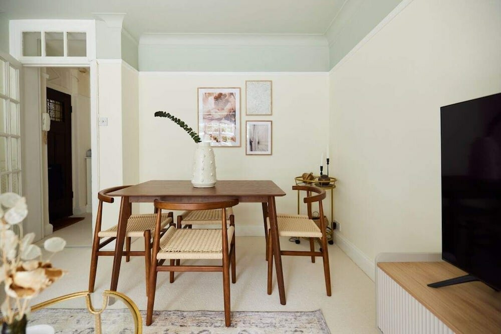 Фото The Golders Green Place - Modern and Bright 1bdr Flat