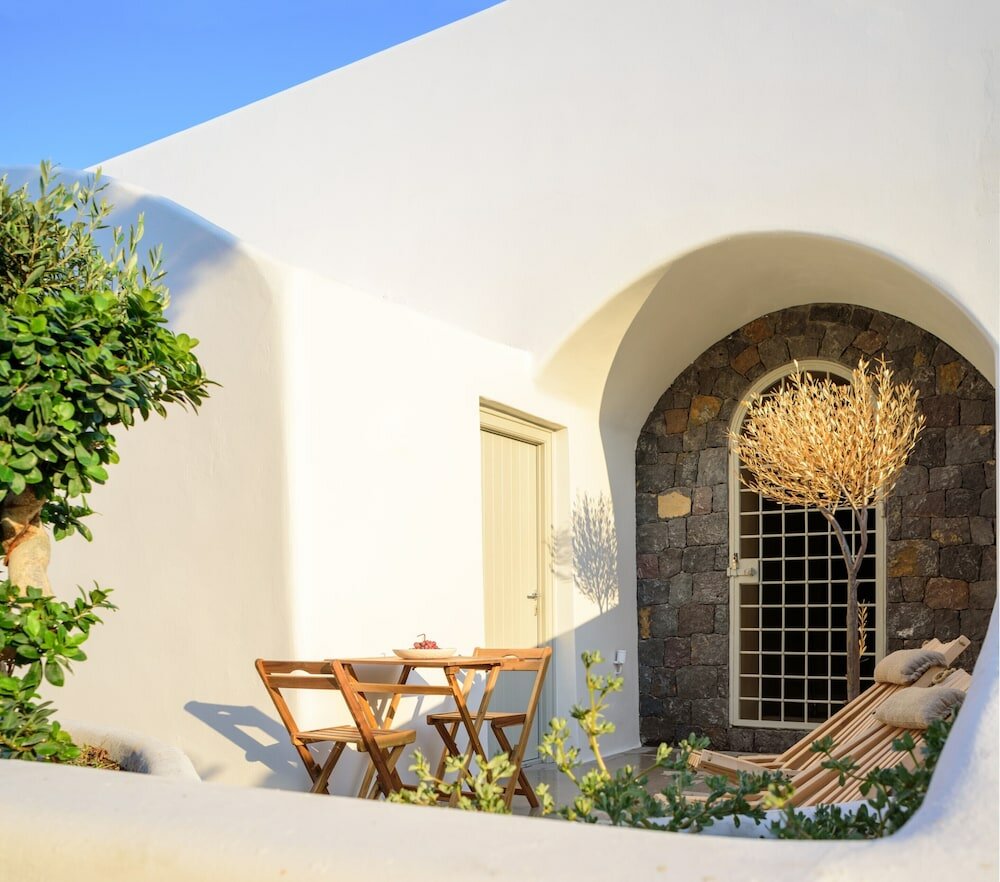 Фото Oia Treasures Art Suites