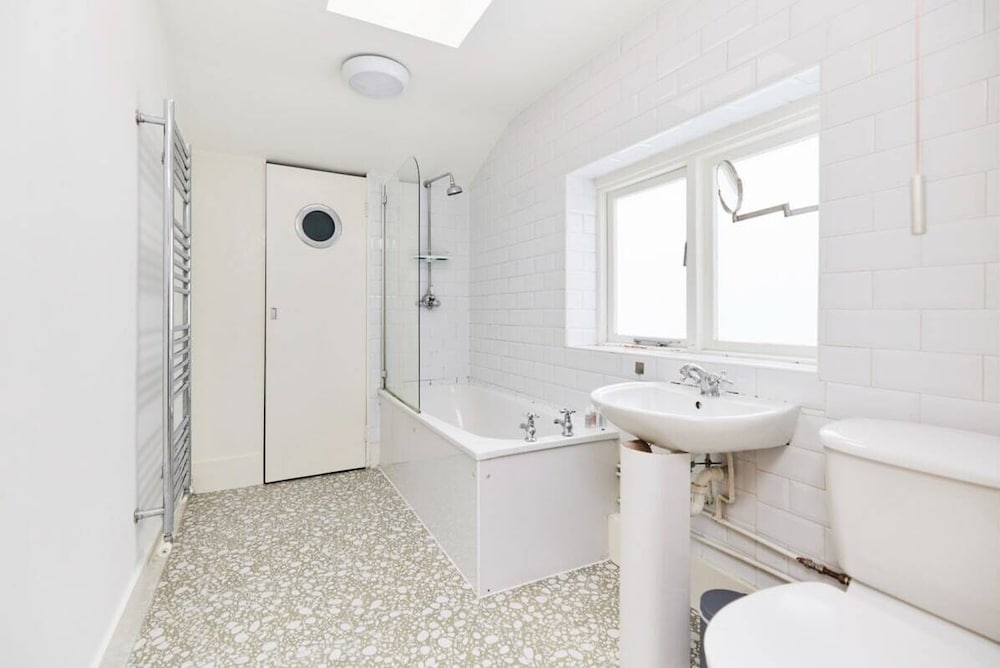 Фото The London Getaway - Seductive 3bdr House With Garden