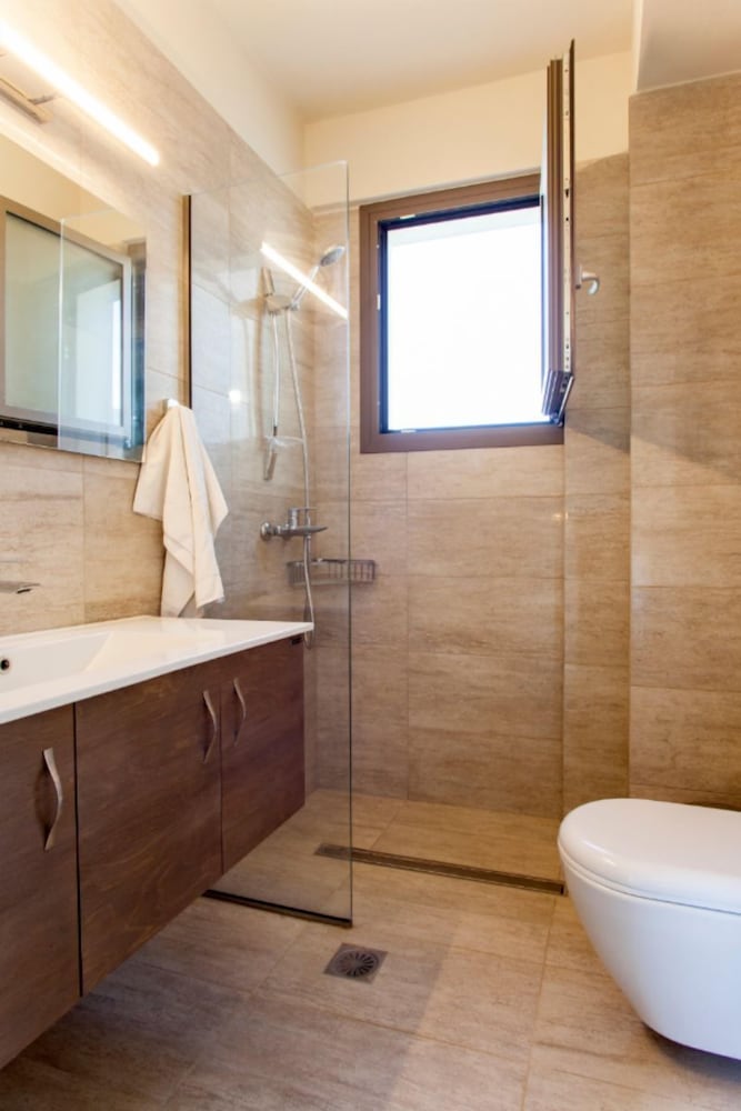 Фото Luxurious Rikas Villa