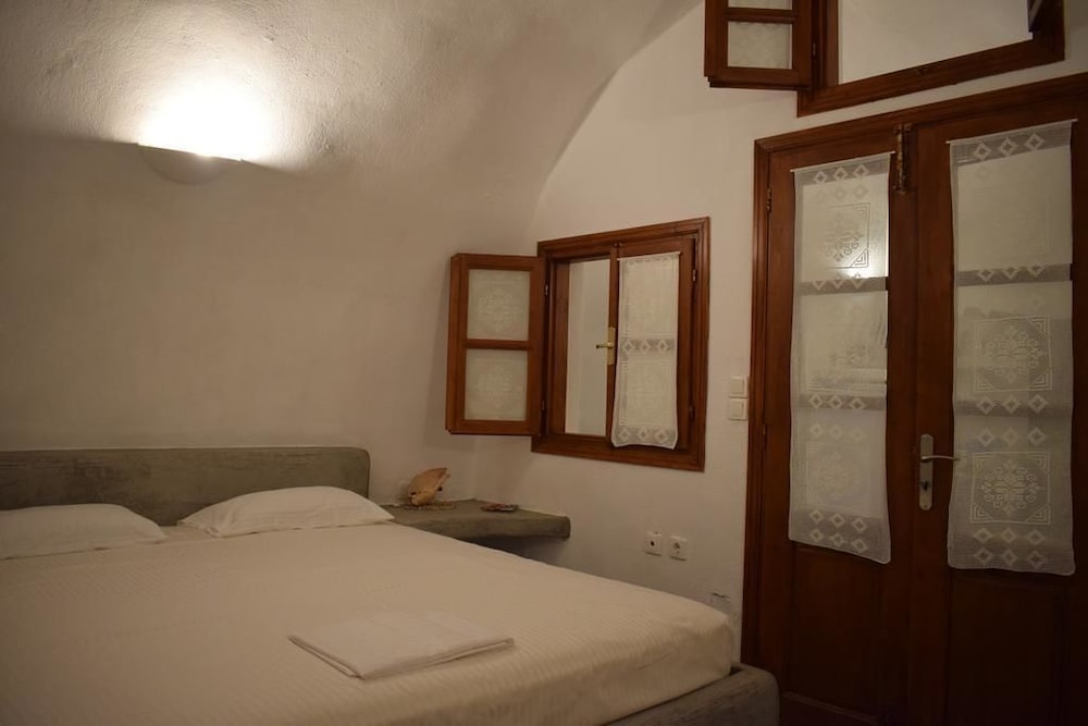 Фото Tzannis Cave House