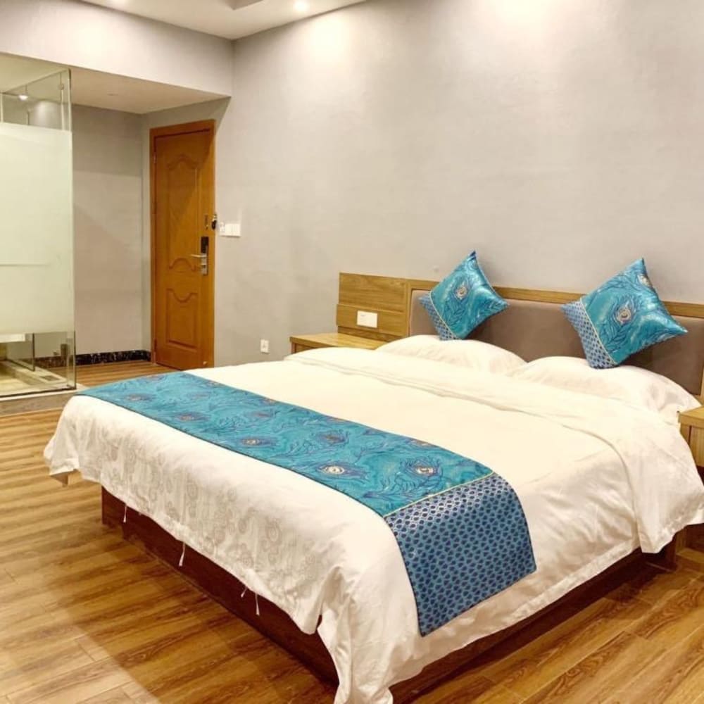 Фото Yangshuo Qingyunge Hotel