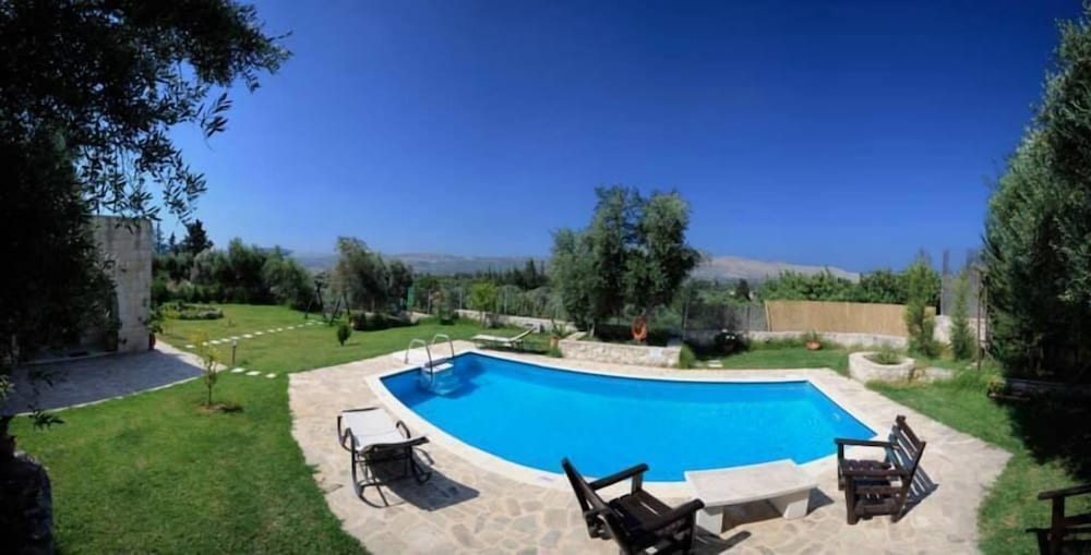 Фото Villa Aloni-traditional Stone Villa With Nice View, pool and Garden