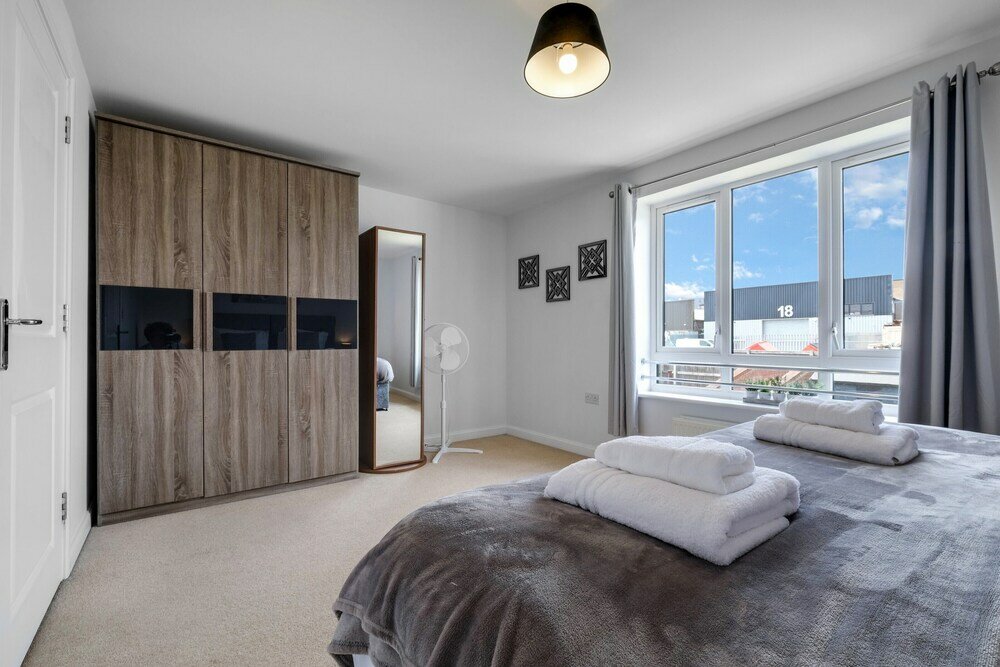 Фото Ferndale Serviced 4 Bedroom 2 Bath House