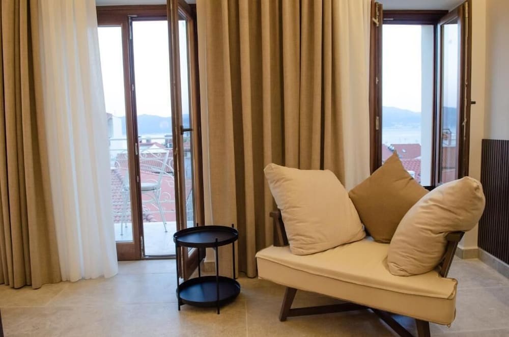 Фото Leone Suites