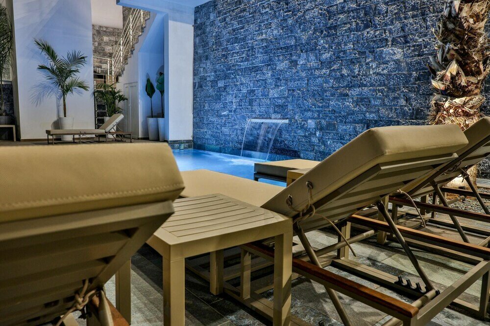 Фото Beach Walk Luxury Suites