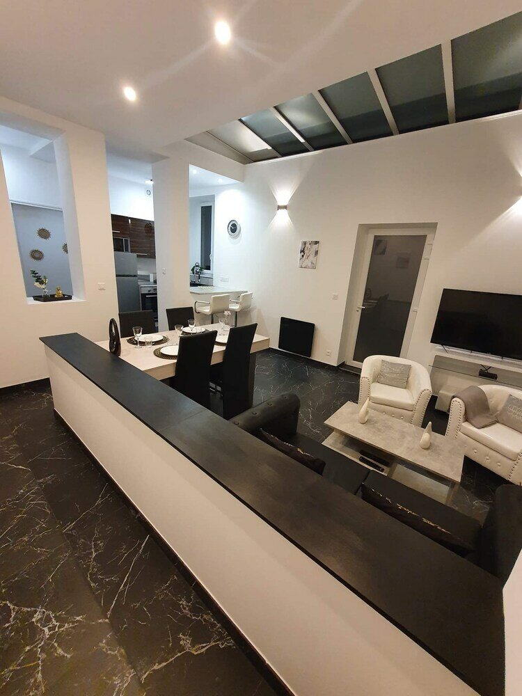 Фото La Forteresse Jacuzzi-Sauna