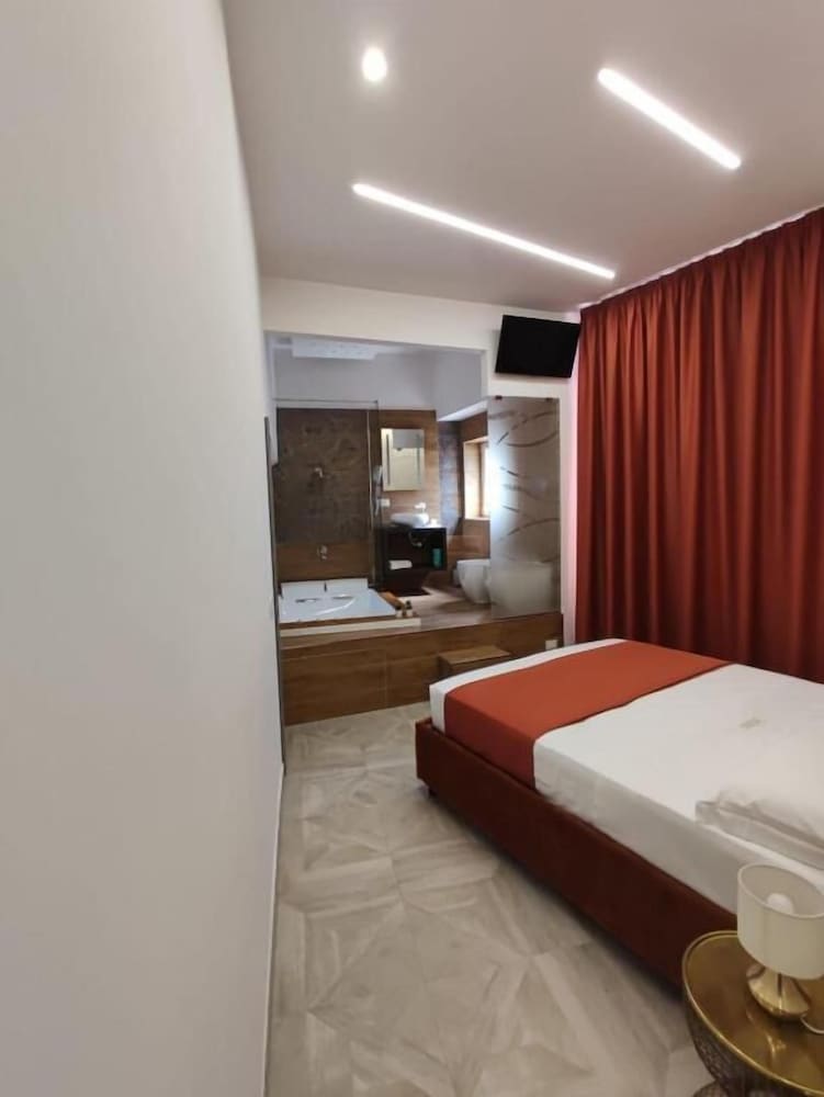 Фото Twin Towers Naples Luxury