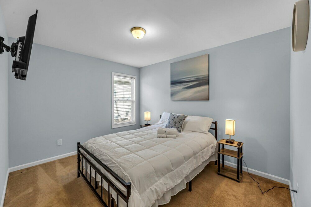 Фото 5006 Beale Ave Orange Door