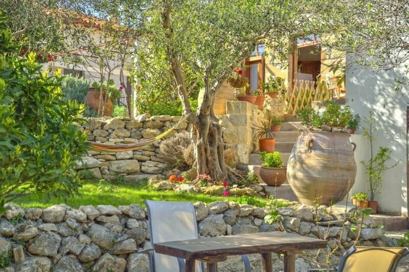 Гостиница Picturesque Traditional Stone House
