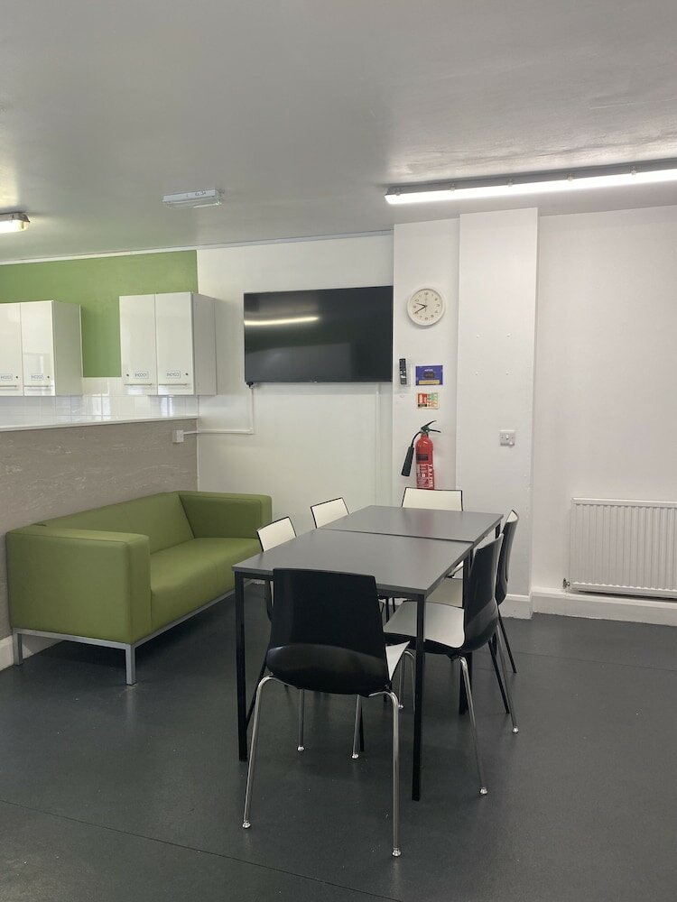 Фото Rooms for Students Only Cricklewood Lane