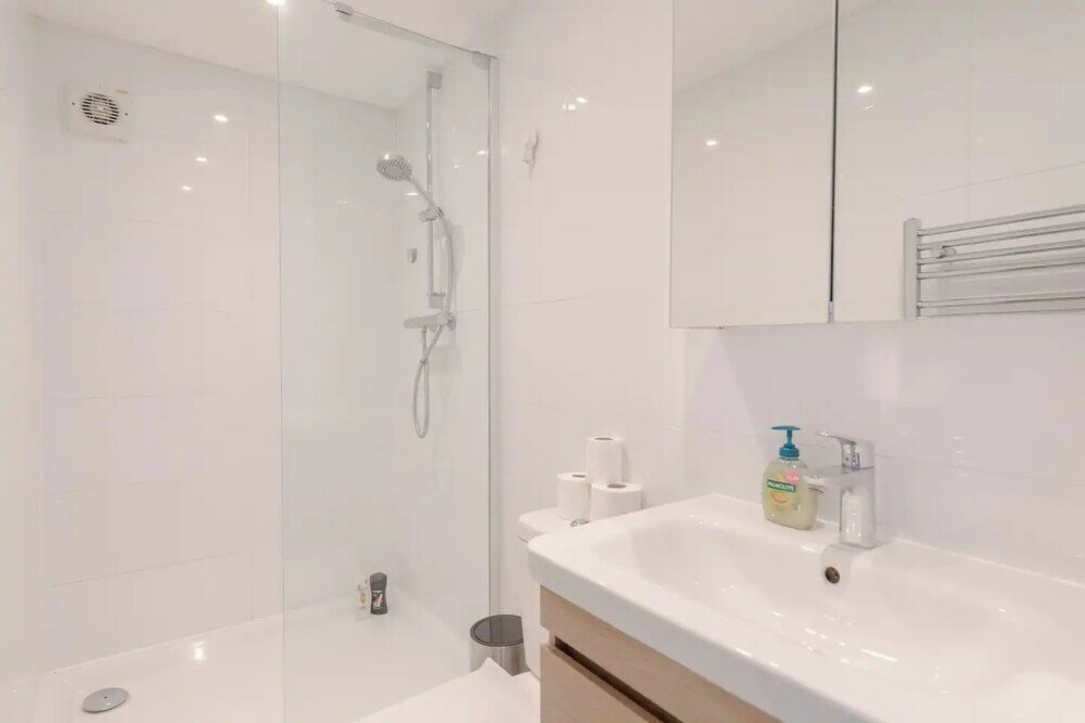 Фото Chic & Contemporary 3bd Flat - Barnes!