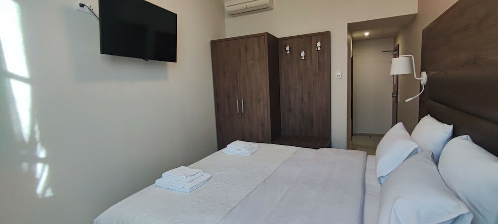 Фото Square Hôtel - Nimes