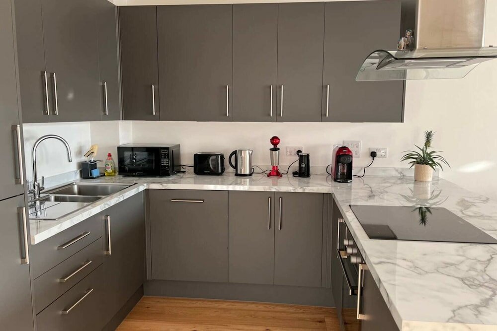 Фото Luxurious and Central 2-bed-flat