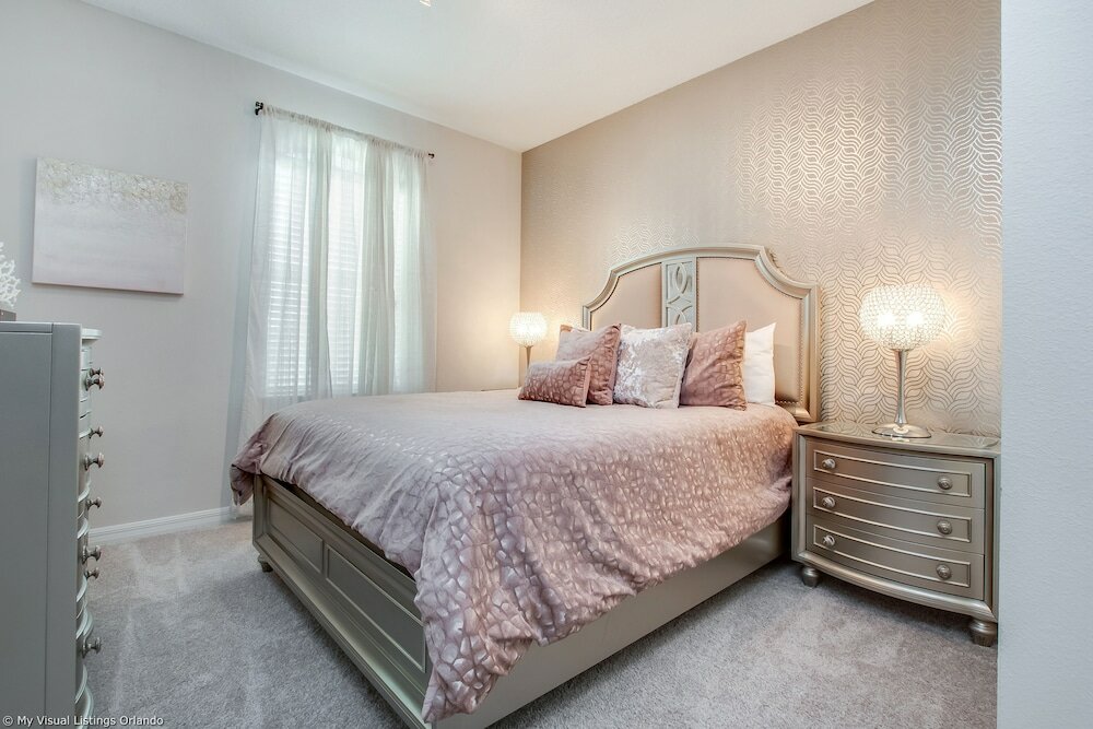 Фото Spectacular 6 Bedroom 5 Bathroom House