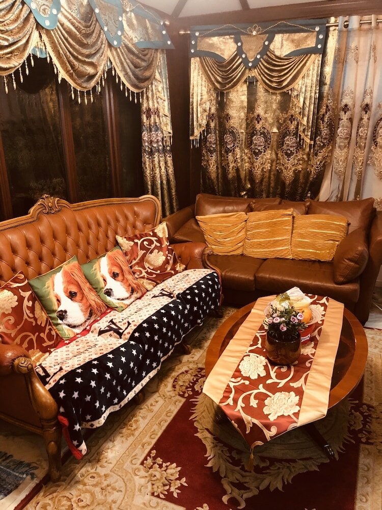 Фото Centrally Located 4 Bedroom House