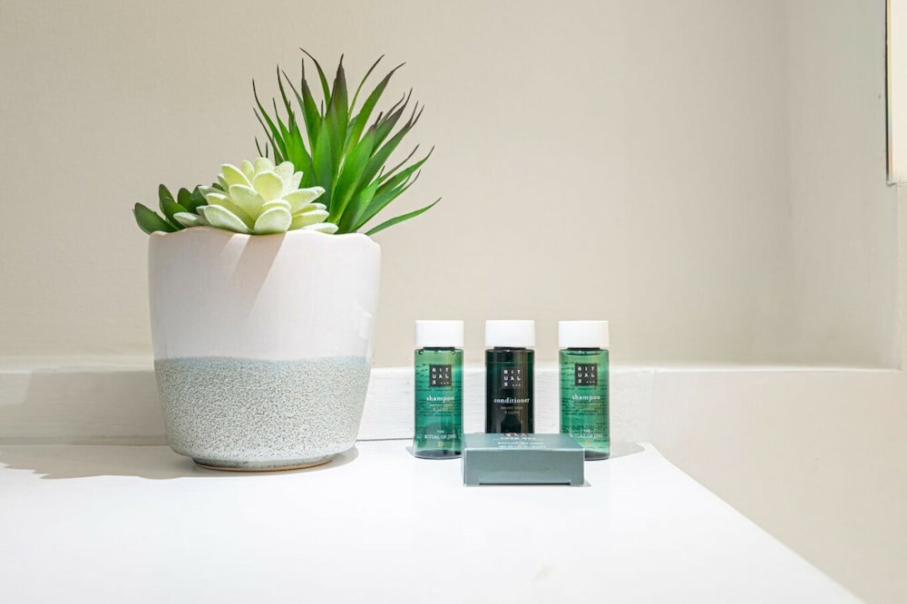 Фото Beautiful Belgravia Apartment by Underthedoormat