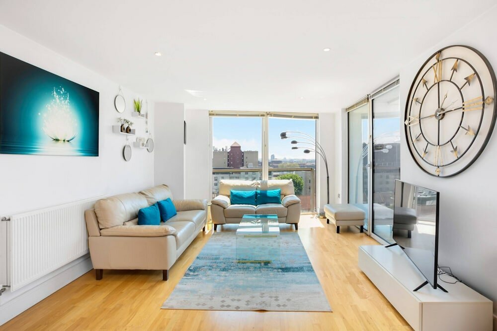 Фото Panoramic London: 3-bed City Oasis