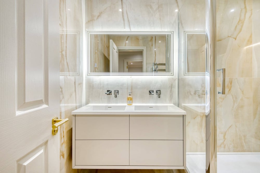 Фото Marble Arch Suite 2-hosted by Sweetstay