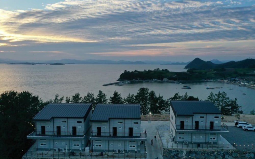 Фото Yeosu Beach Castle Pension