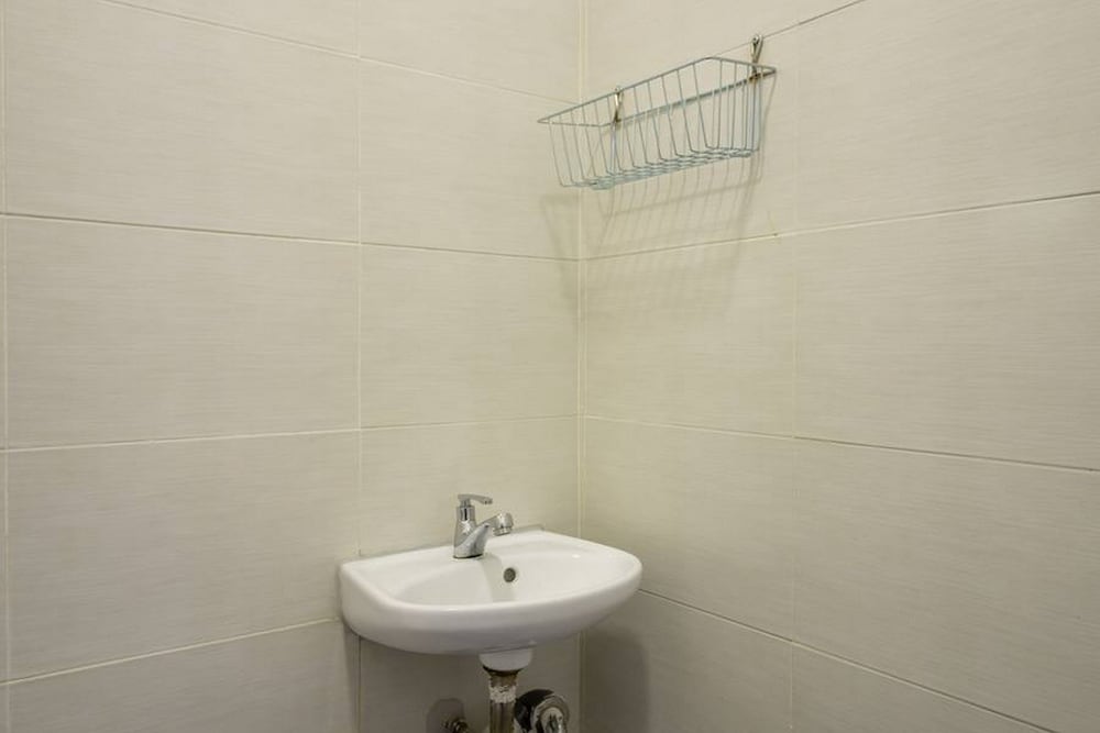 Фото RedDoorz near Plaza Atrium Senen