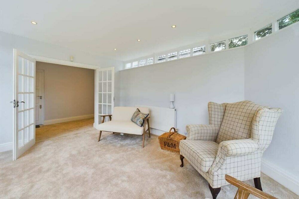 Фото The Richmond Park Hideaway - Cozy 5bdr House With Garden + Rooftop Terrace