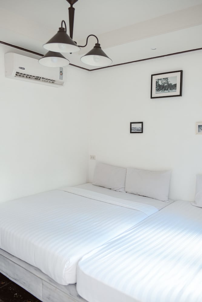 Фото Side Walk Boutique Hotel