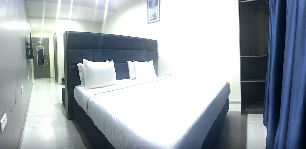 Фото De Rigg Place Victoria Island