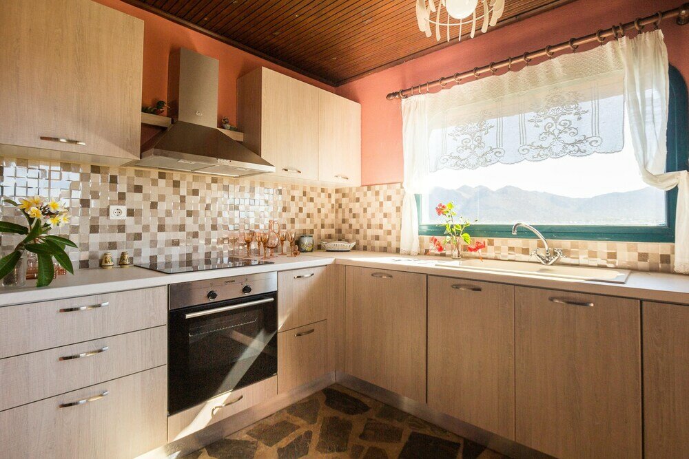 Фото Gorgeous Stone Cottage by the sea