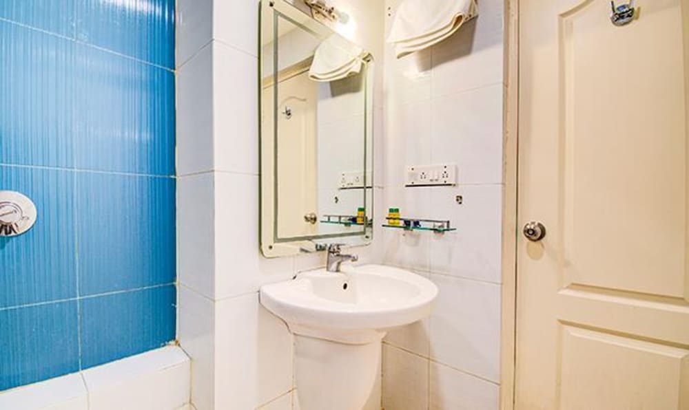 Фото Fabhotel Park Inn