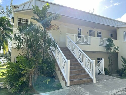 Гостиница Rockley Golf 810 is a 2 Bedroom, 2 Bathroom 1st Floor Apartment With Pool в Бриджтауне