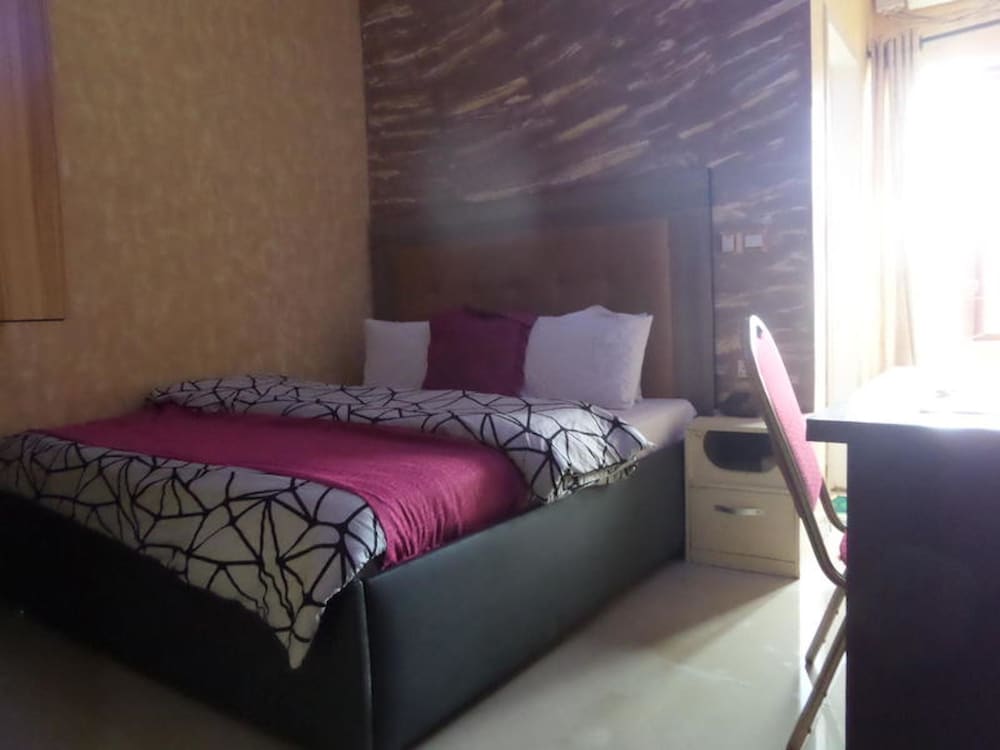 Фото White Court View Hotel