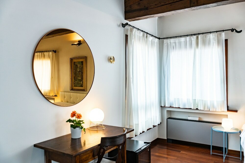 Фото Prestigious Residence Brà with a turret overlooking Verona