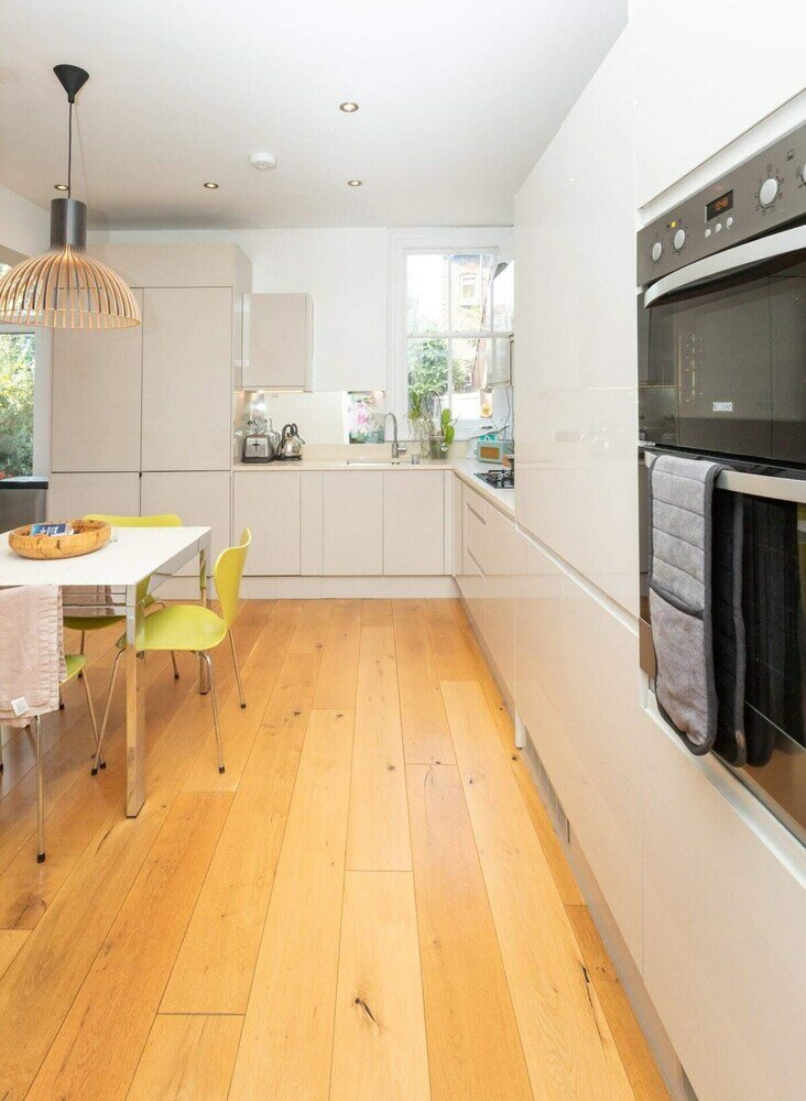 Фото Modern & Beautifully-lit 1 Bedroom Flat, Sheperd's Bush!