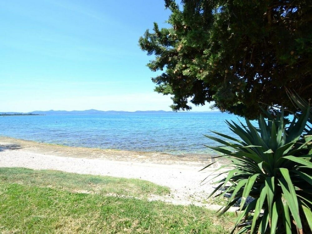 Фото Ruža - Comfortable 2 Bedrooms Apartment - A1