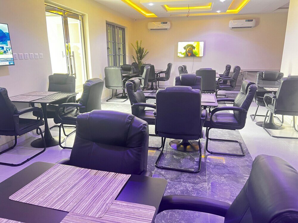 Фото De Rigg Place Victoria Island