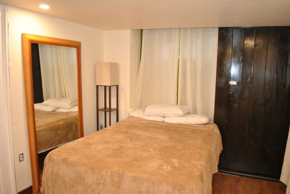 Фото Newark Hansbury Multi Level House