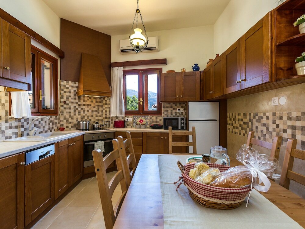 Фото Gorgeous Villa With Pool & Gardens