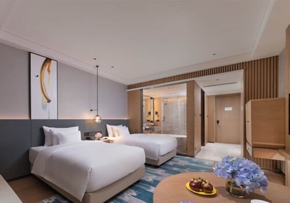Фото New Century Hotel Zhenhai