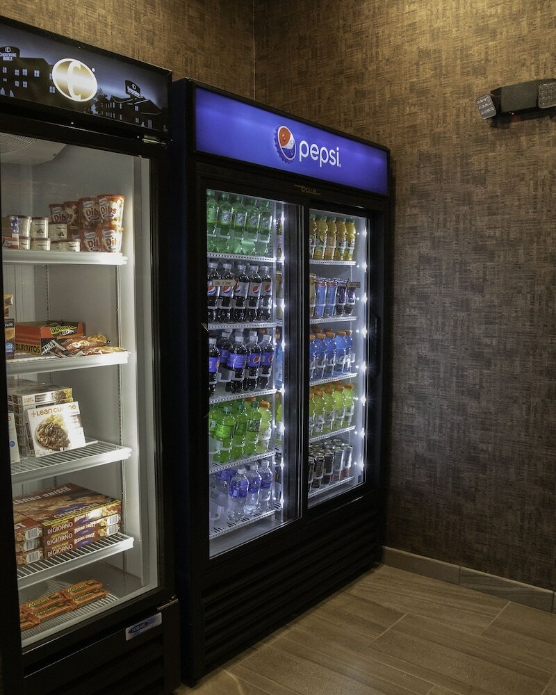 Фото Cobblestone Hotel & Suites - Two Rivers