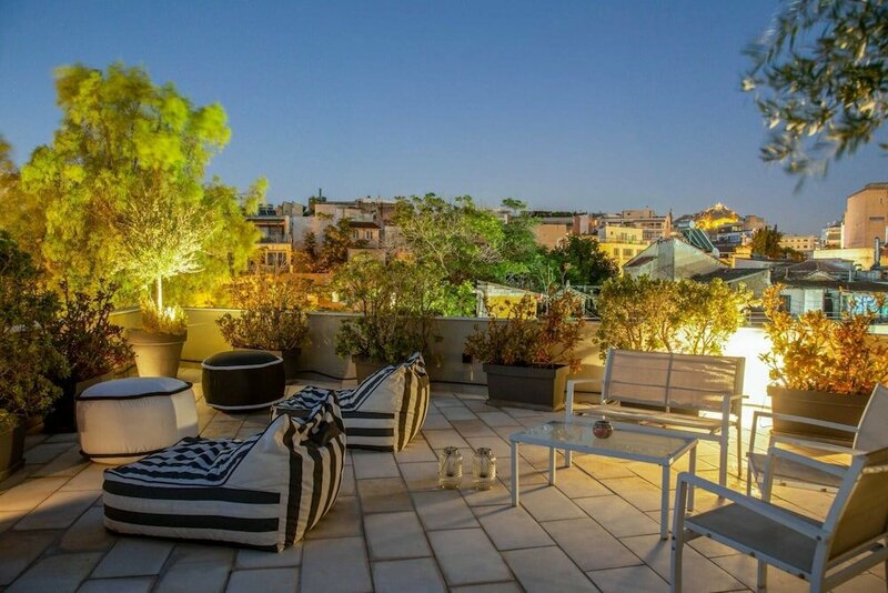 Гостиница Explore Athens Heart on Foot w Rooftop Deck в Афинах
