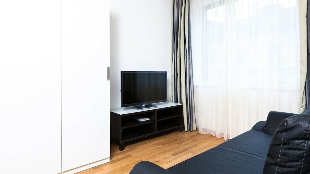 Фото Red Elephant