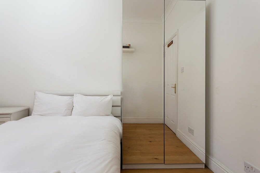 Фото Comfortable Flat Near Liverpool Street With 2 Bedrooms