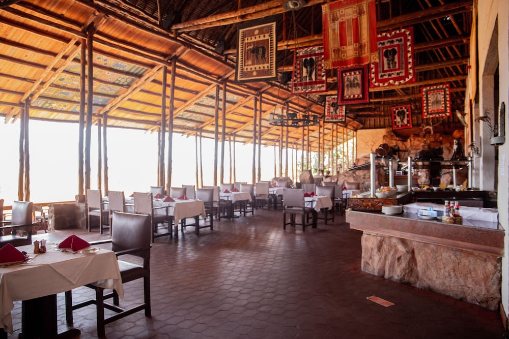 Фото Kilaguni Serena Safari Lodge