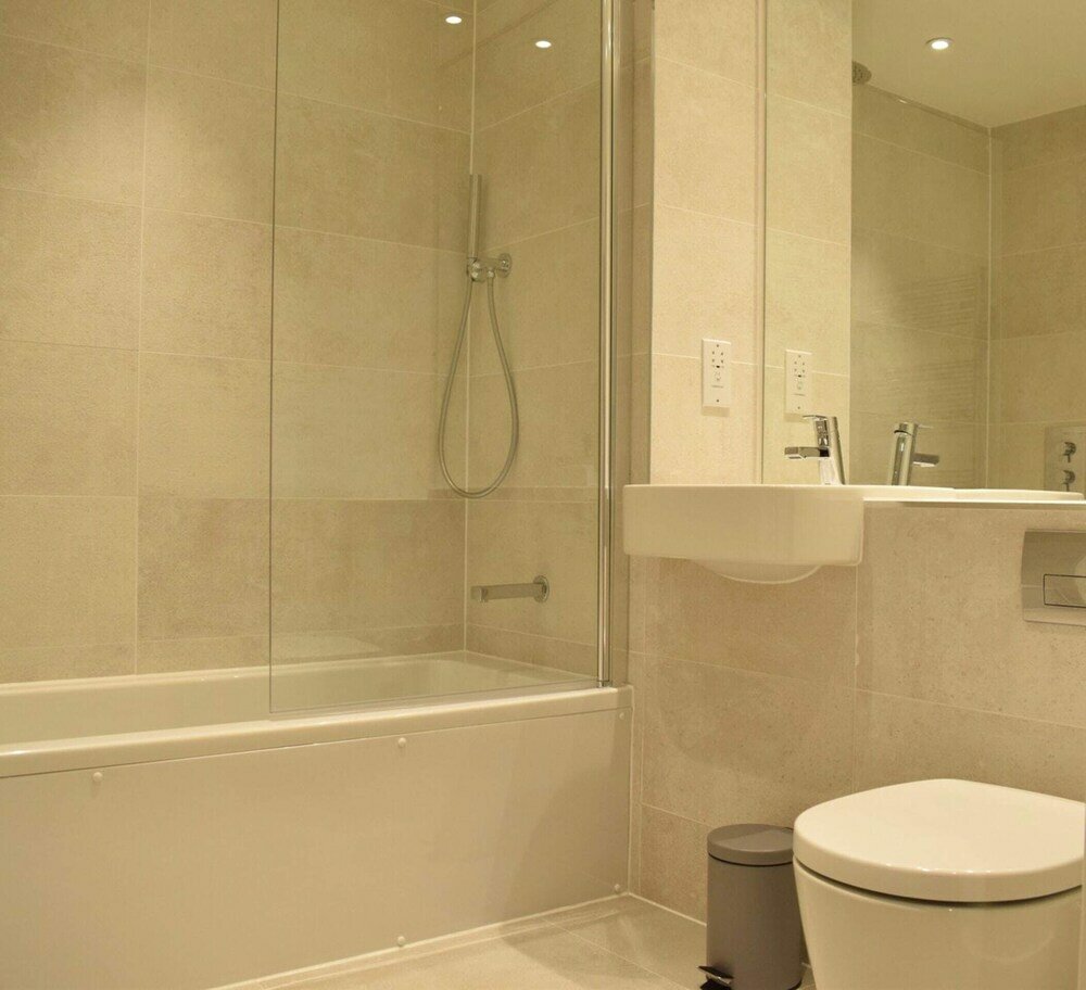 Фото Bright 2 Bedroom Flat in Park Royal