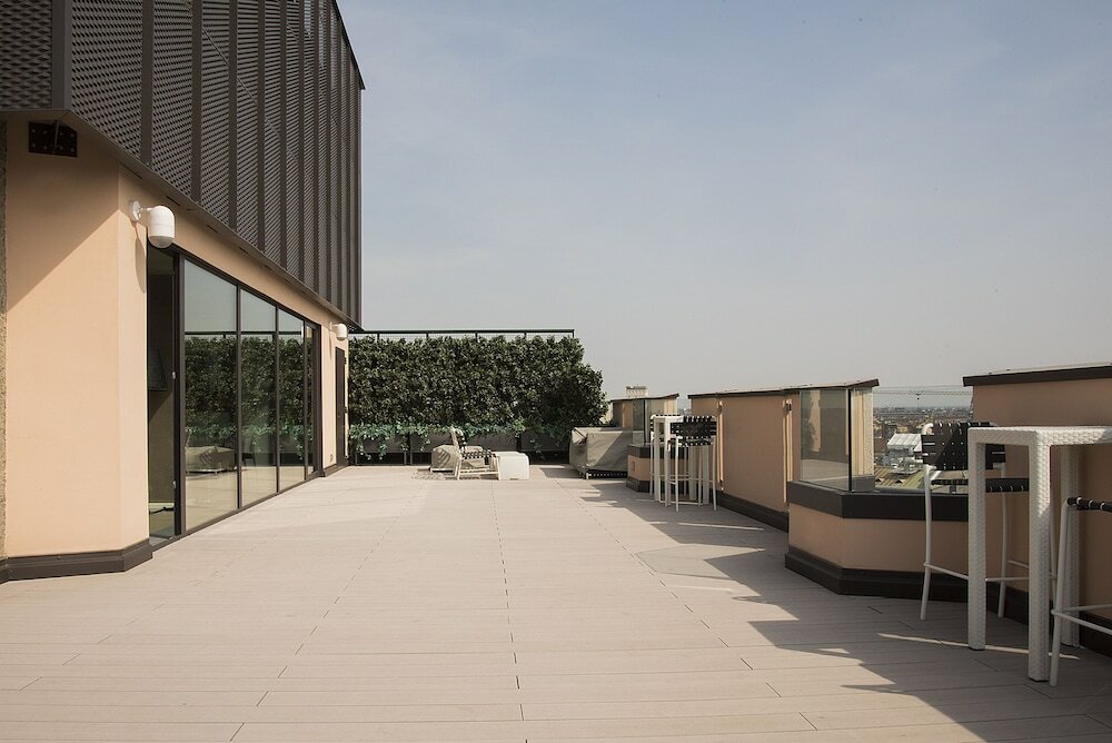 Фото Easyhomes - Central Tower