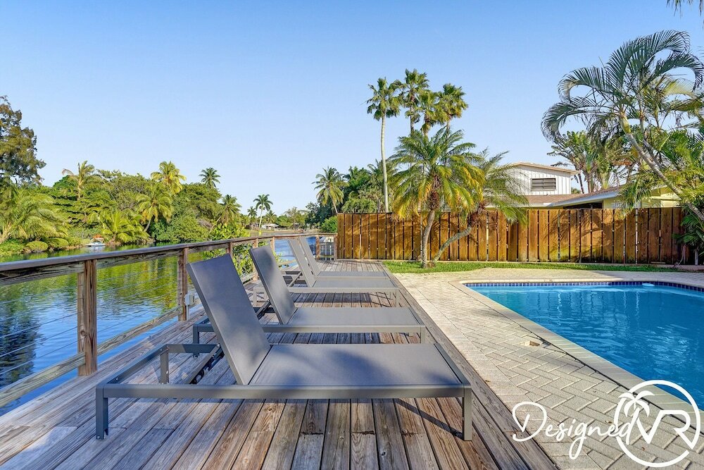 Фото Stunning Waterfront 3br with Heated Pool