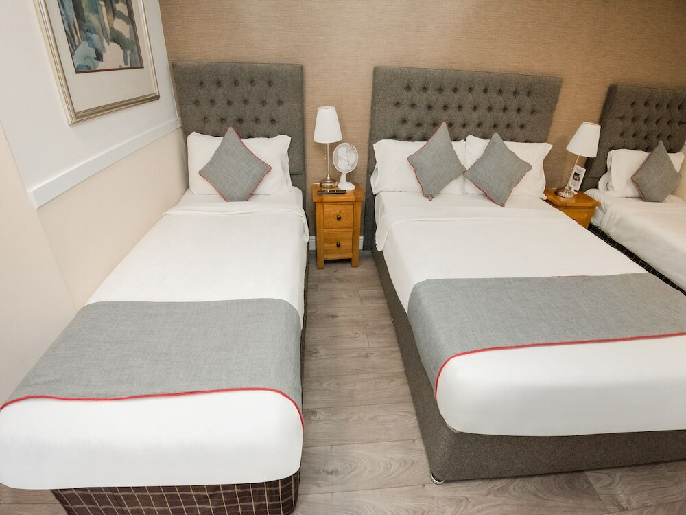 Фото Huttons Hotel