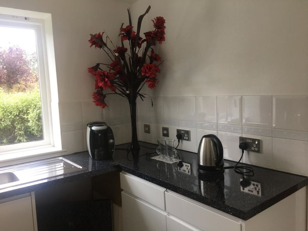 Фото 2 Bed Flat, Dedicated Workspace, Parking, 4ktv