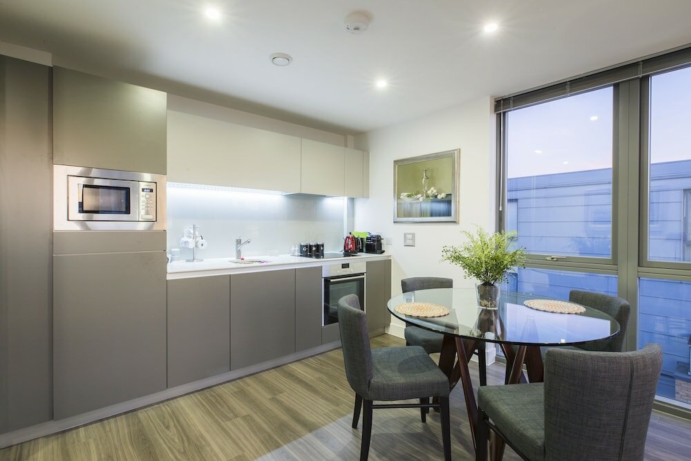 Фото Altido Trendy Islington Flat for 2 with Patio